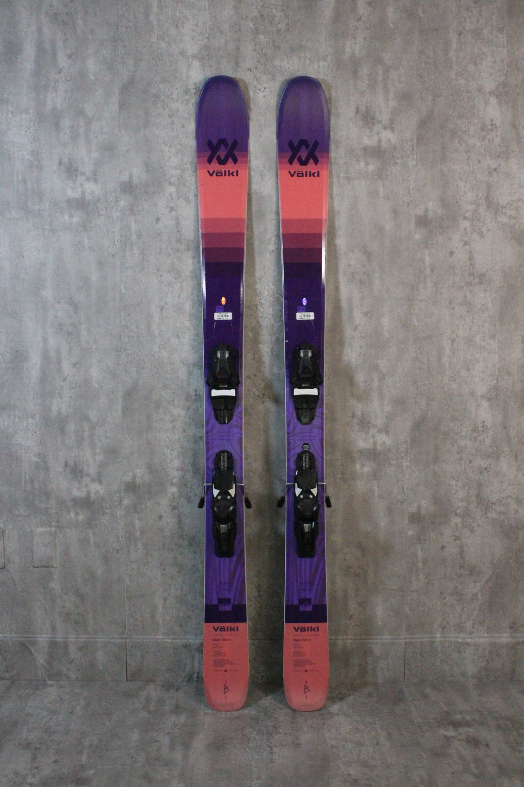 The Blaze 106 W is a lightweight, agile powder ski with a Titanal Binding Platform and Hybrid Woodcore, offering dynamic turns and stability in various snow conditions. Available as used skis in Park City.