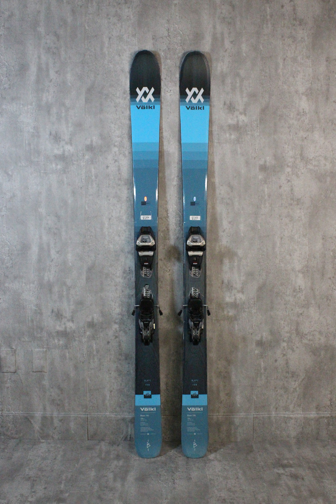 The Blaze 106 is a lightweight, agile powder ski with a thin Titanal Binding Platform for effortless power and dynamic turns. Its three-radius sidecut and Suspension Tip enhance flotation and stability in various conditions. Ideal for both resort skiing and freeride touring. Available as used skis in Park City.